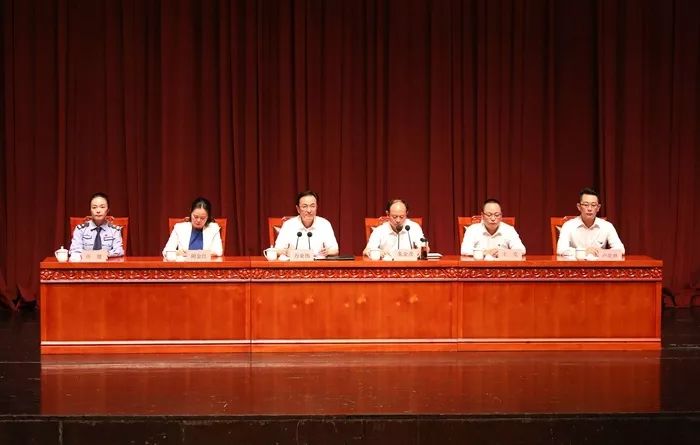 市委常委,市宣传部部长万亚伟讲话