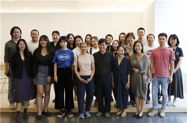 伊冯娜雷纳与文慧舞蹈即存在