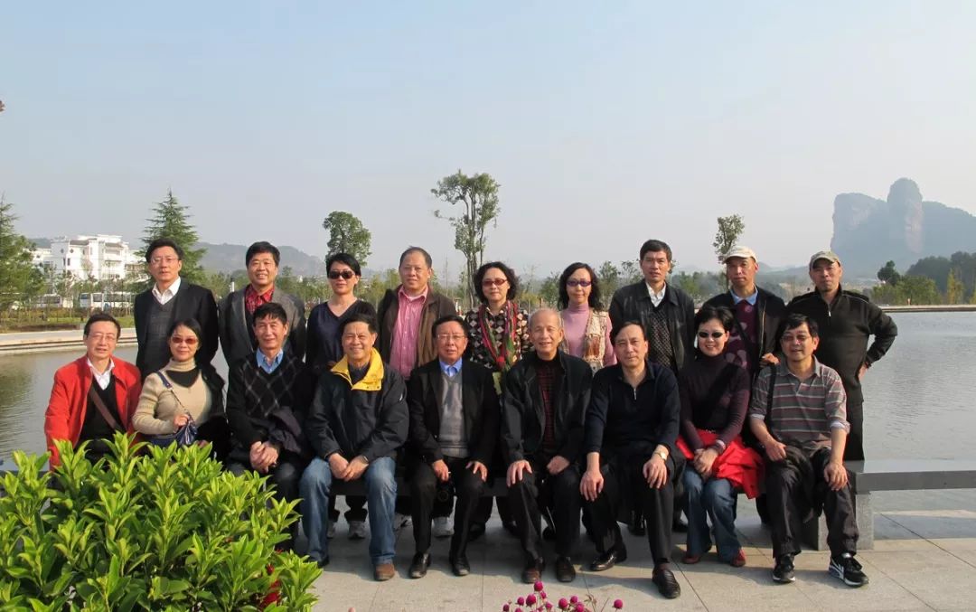 春雨绵绵妻独宿 猜一成语_三十晚上熬一宿图片