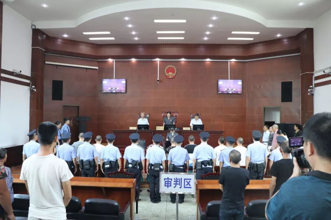 大快人心!乐山公开宣判一起恶势力犯罪集团案,10人被判刑!
