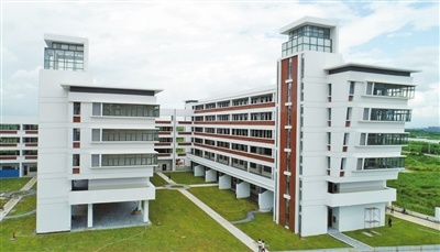高栏港区大手笔投入改善办学条件 “乡镇学校”脱胎换骨 高栏港区大手笔投入改善办学条件 “乡镇学校”脱胎换骨