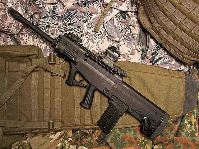 军事丨国产外贸霰弹枪,外观酷似95步枪,只要一千美刀