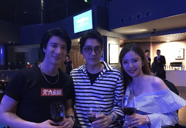 王力宏娇妻五年生三胎后再健身,素颜流汗照比化大浓妆清纯、漂亮