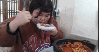 在减肥道路上越走越远的胖女孩另一种是肉嘟嘟面容姣好的漂亮女孩一