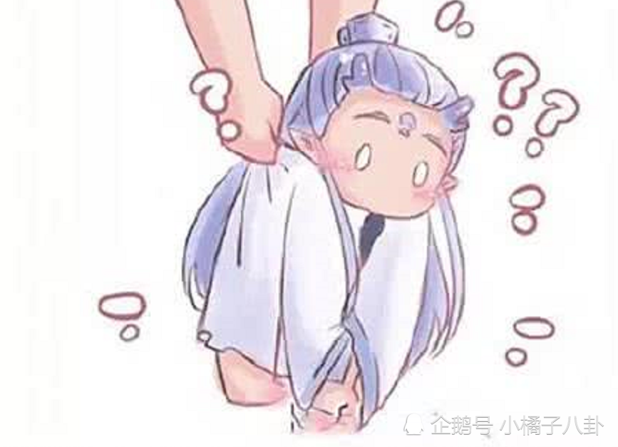 决定给哪吒点颜色看看,拿出自己的武器,没想到自己变小了武器都拿不动