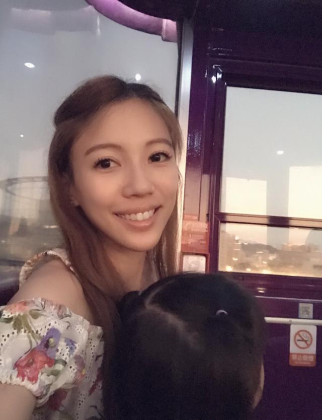 王力宏娇妻五年生三胎后再健身,素颜流汗照比化大浓妆清纯、漂亮