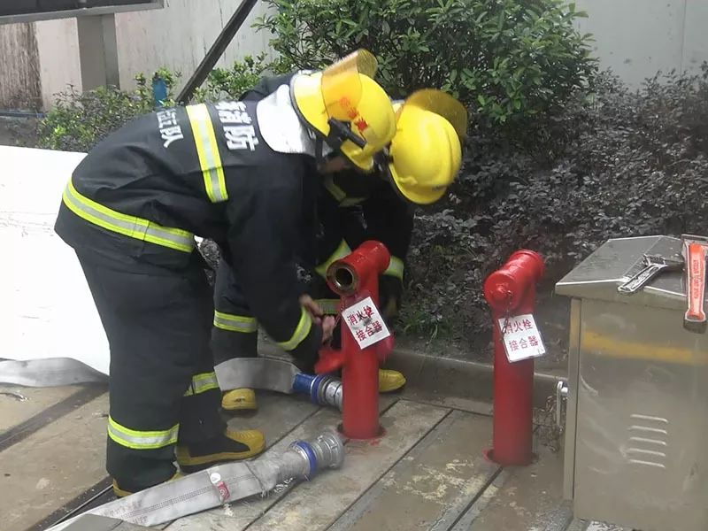 辖区重点单位进行消防接口,消防水带,室外消火栓,消防水泵接合器及