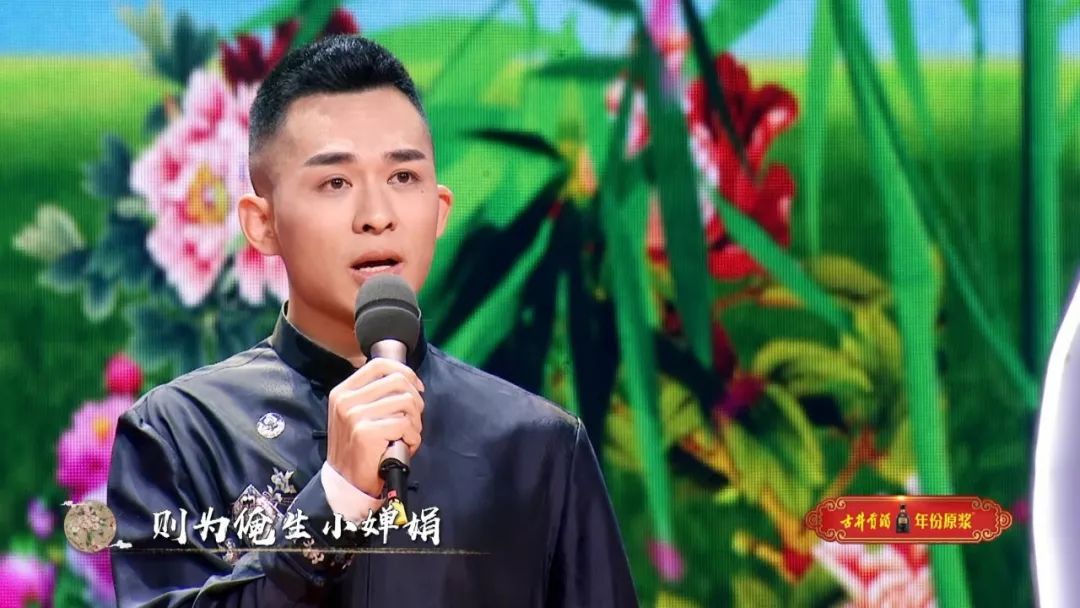 俊美男旦刘润鹏一次偶然的回眸注定与戏曲的三生不了情