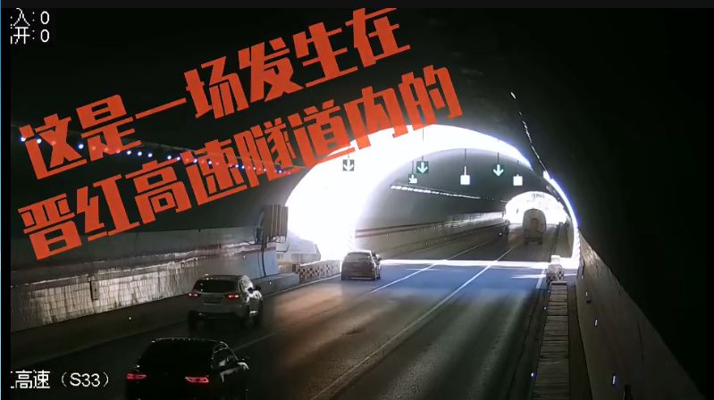 60秒视频!云南两小哥高速上飚摩托,被撞瞬间太