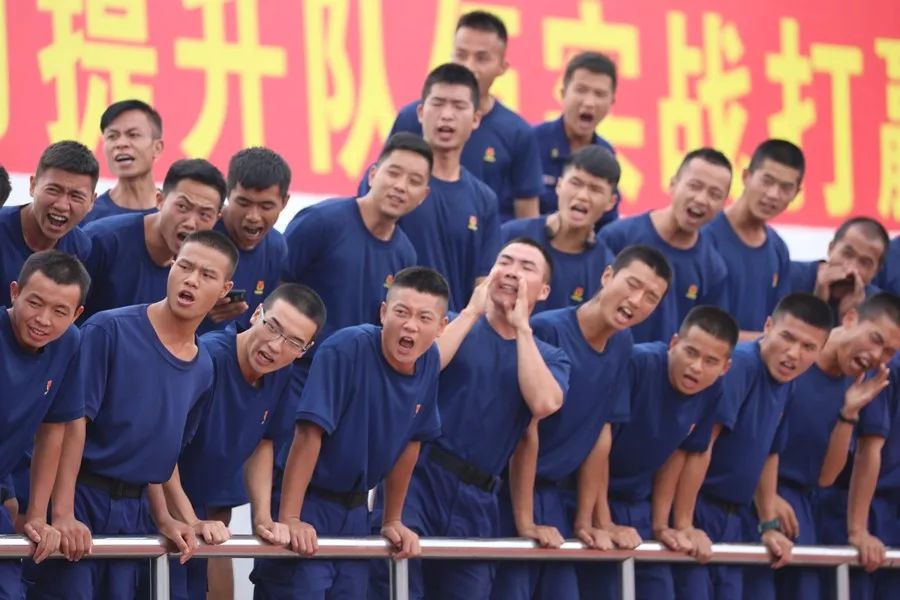 中队消防员 李先禄第二名:遵义支队遵南大道中队副班长 罗红伟第一名