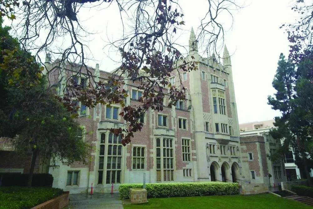 ucla大学 5d283bfeb98441f7ab6b4ab2c6aff981.jpeg