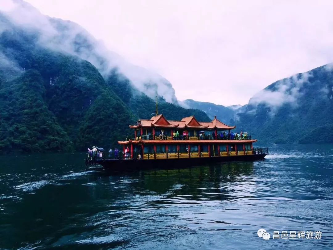 早餐后乘车赴长阳国家aaaaa级风景区【清江画廊】(门票100元含,游船58