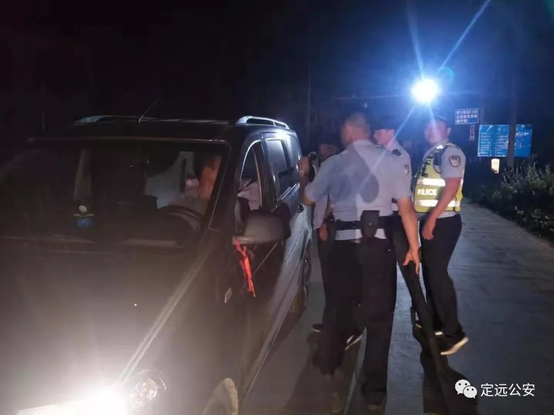 定远警方3小时抓获违法犯罪人员26人!查获.