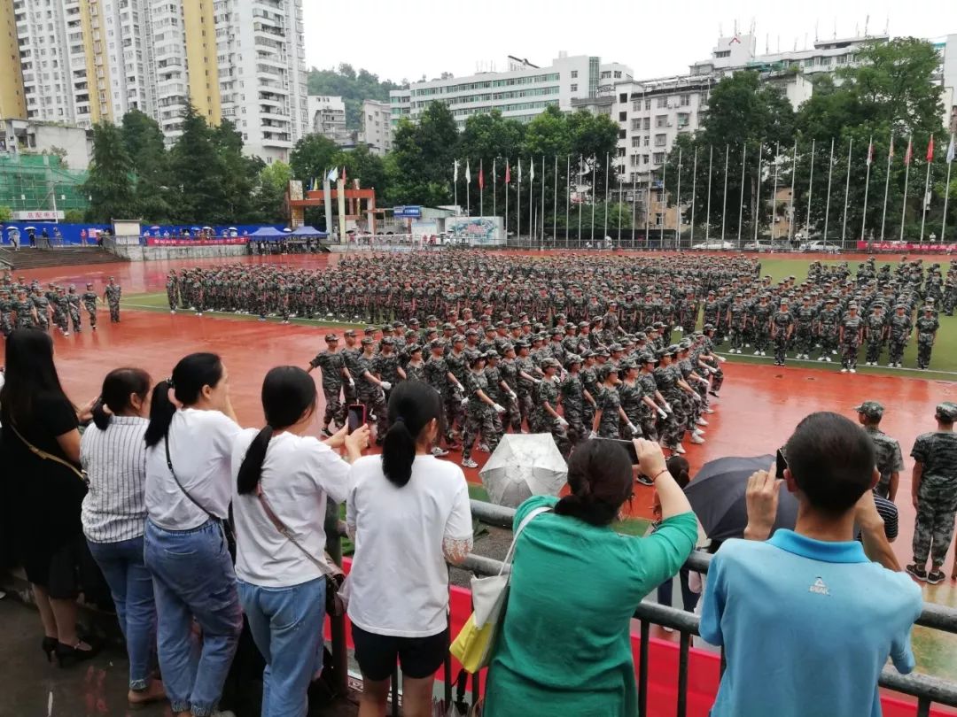 报告恩施市第一中学2019级新生训练营集结完毕请检阅