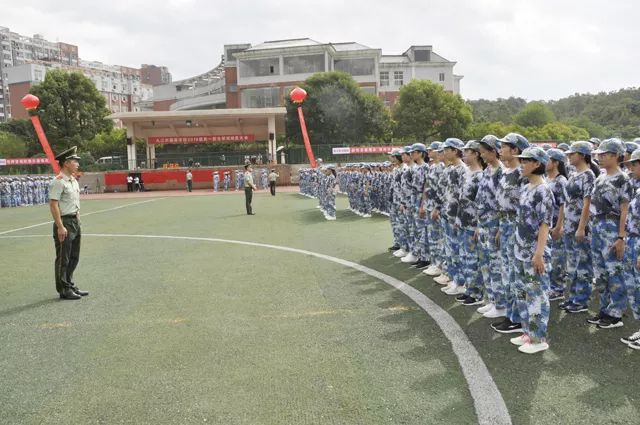 军训汇演展风采,飒爽英姿致青春——九江外国语学校2019级高一新生