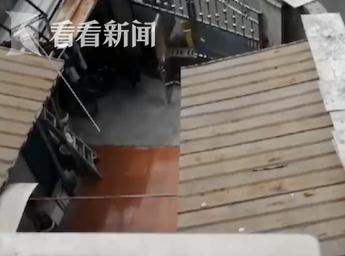                     吓人！12岁男孩窗边搭床睡 梦中一转身从3楼翻下