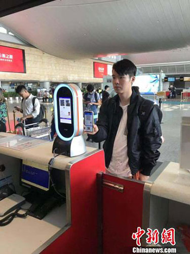 杭州机场9月1日开启电子临时乘机证明扫码可过安检