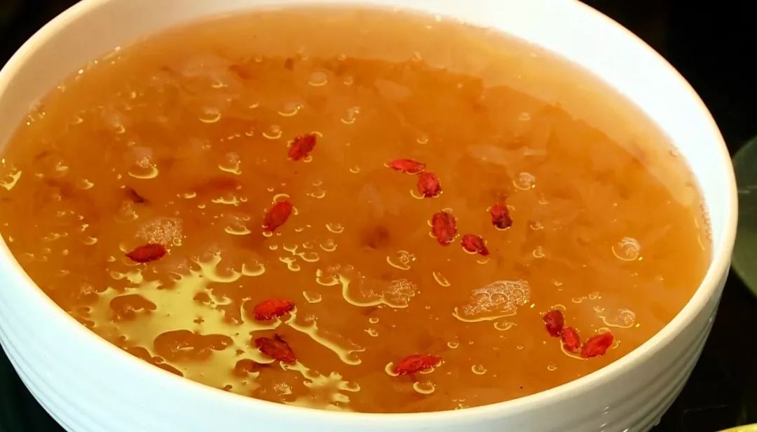 银耳莲子羹怎样才能煮出胶 915354b814d449f290b530e8db27b404.jpeg