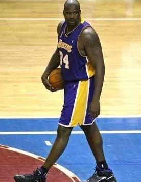 nba球员小腿有多细?科比发福小腿依旧纤细,莺歌小腿没