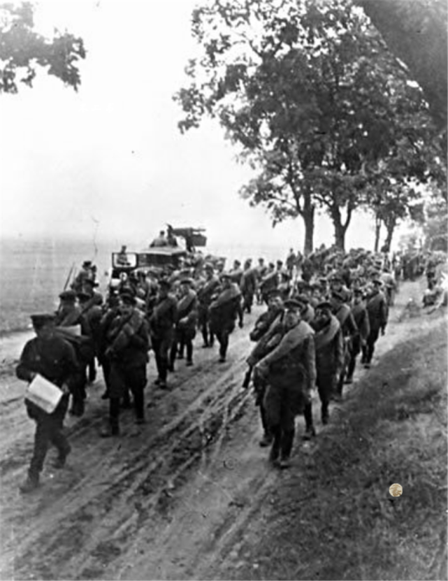 波兰战役中的真实老照片:希特勒为出征德军送