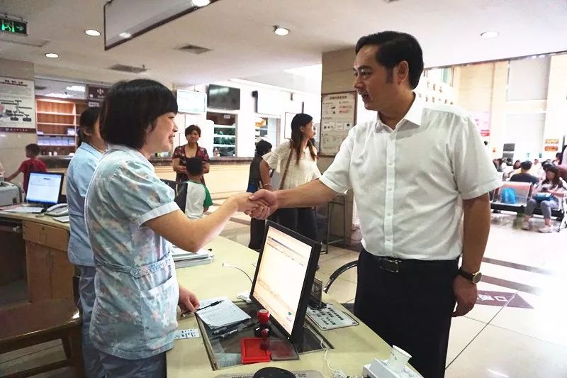 市卫健委党委书记,主任饶如锋一行来我院调研