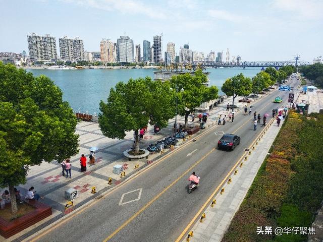 洛阳旅游团襄阳临汉门游玩没人买票登城楼遗憾