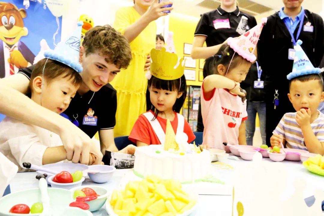 生日派对怎么用英语写 d415a3c0ea00486dbdfe287ea192a95f.jpeg