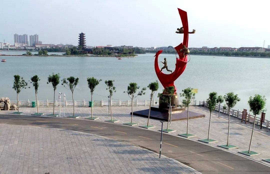 治理后的包河柘城榕湖运河两岸美如画夕阳下的商丘沙河