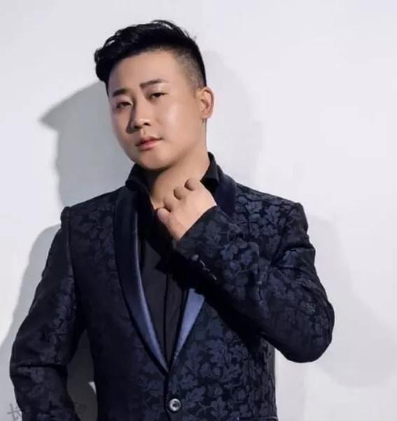 丫蛋儿被赵本山徒弟成功求婚,长相帅气比前夫王金龙帅