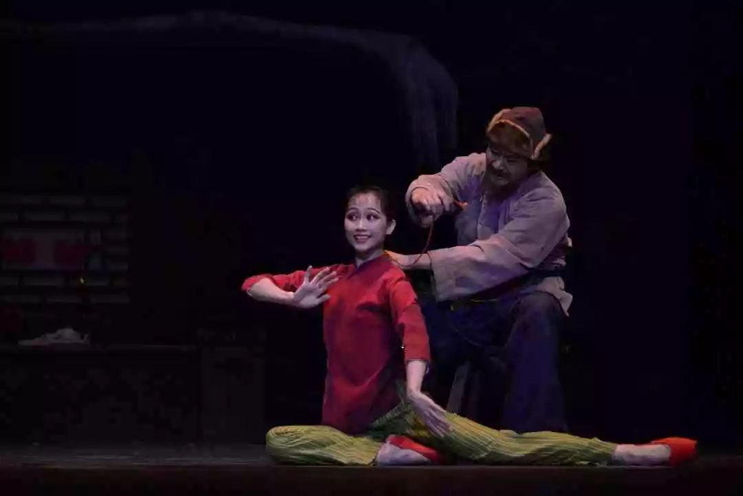 芭蕾舞剧《白毛女》唱响郑州 市民重温红色经典