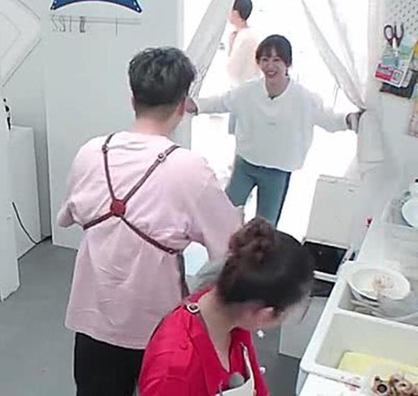 被沈梦辰邀请当伴娘,杨紫脱口而出一句话,堪称教科书般的答案