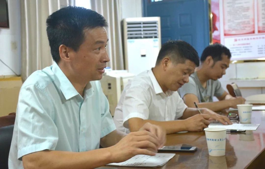 副校长李友清及其它科室负责人积极发言,畅谈学校工作的方方面面,对