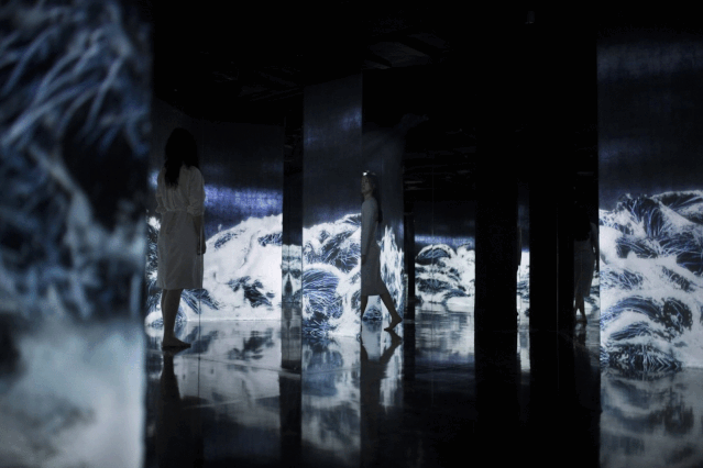 teamlab:油罐中的水粒子世界