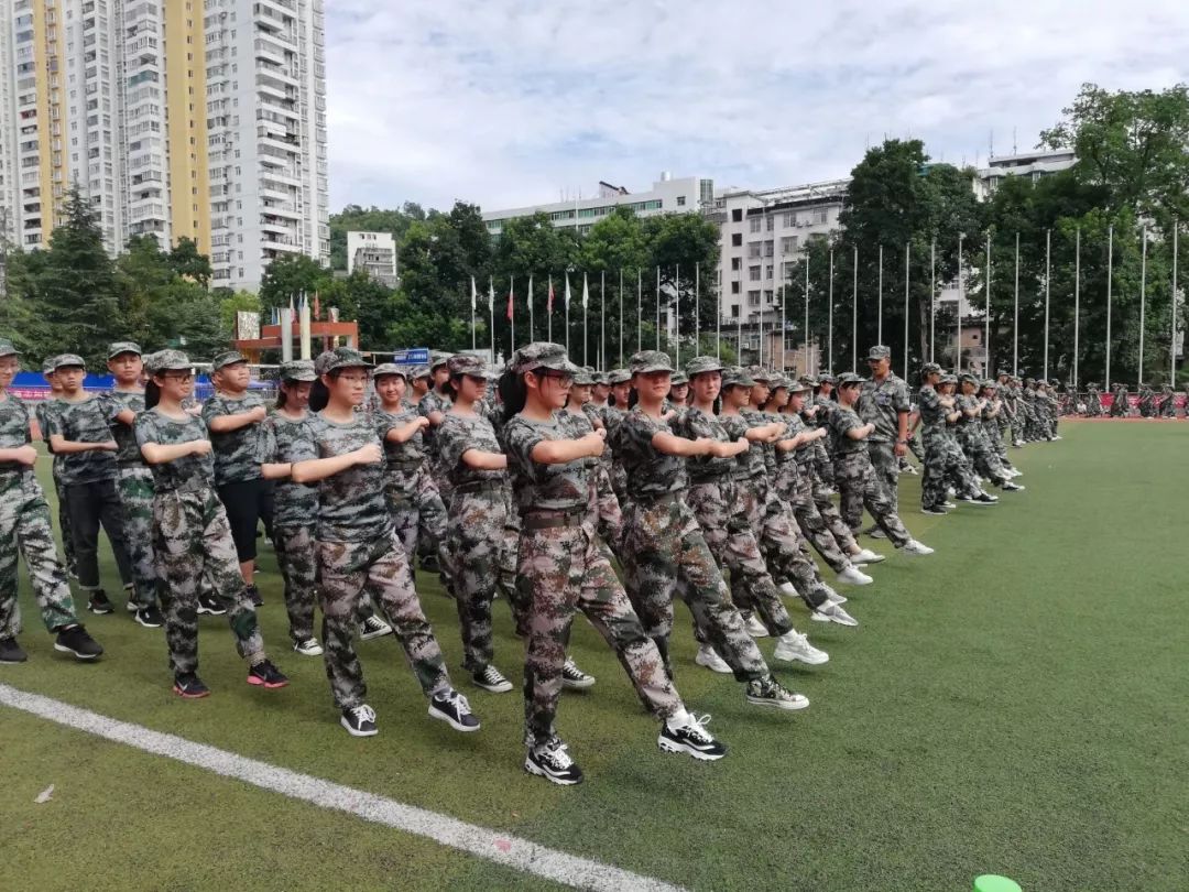 报告恩施市第一中学2019级新生训练营集结完毕请检阅