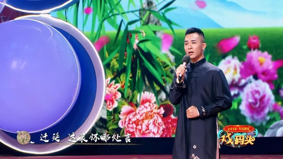 俊美男旦刘润鹏一次偶然的回眸注定与戏曲的三生不了情