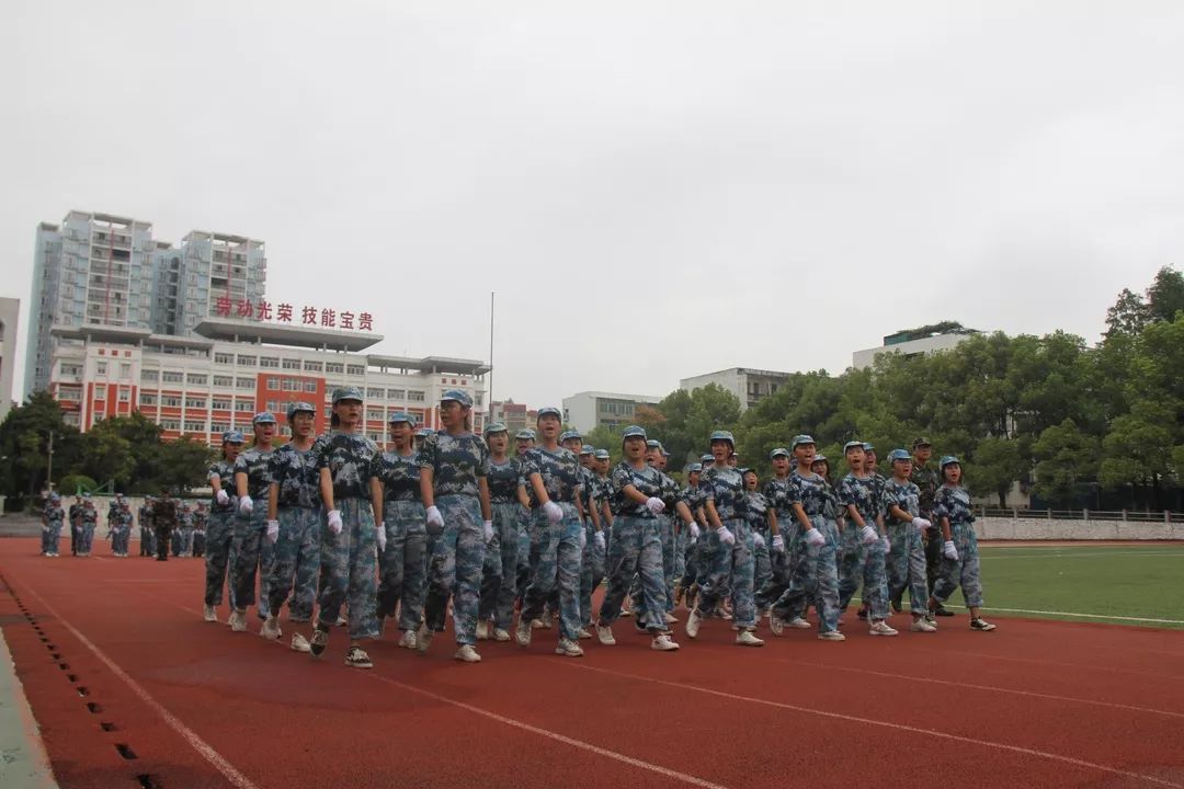 【理事快讯】荆门技师学院开学第一课精彩纷呈