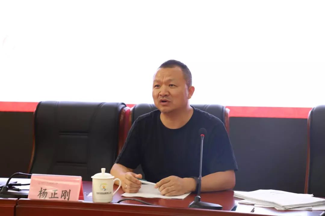 余杭区教学名师,余杭区兼职教研员,临平第五小学杨正刚副校长.