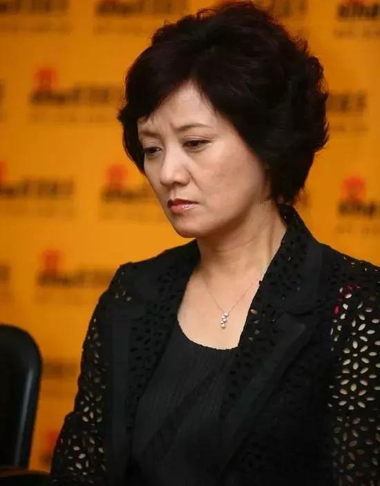 62岁邓婕前夫直言她自作自受,和张国立无子是遗憾!