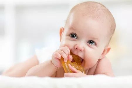                     补钙、磨牙棒都能帮宝宝长牙？这些长牙期的错误说教，还好我一个都没信