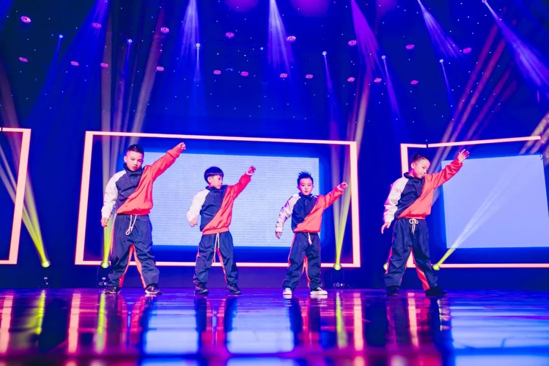 回顾 燃爆青春的跃动街舞展演完美落幕!_舞蹈