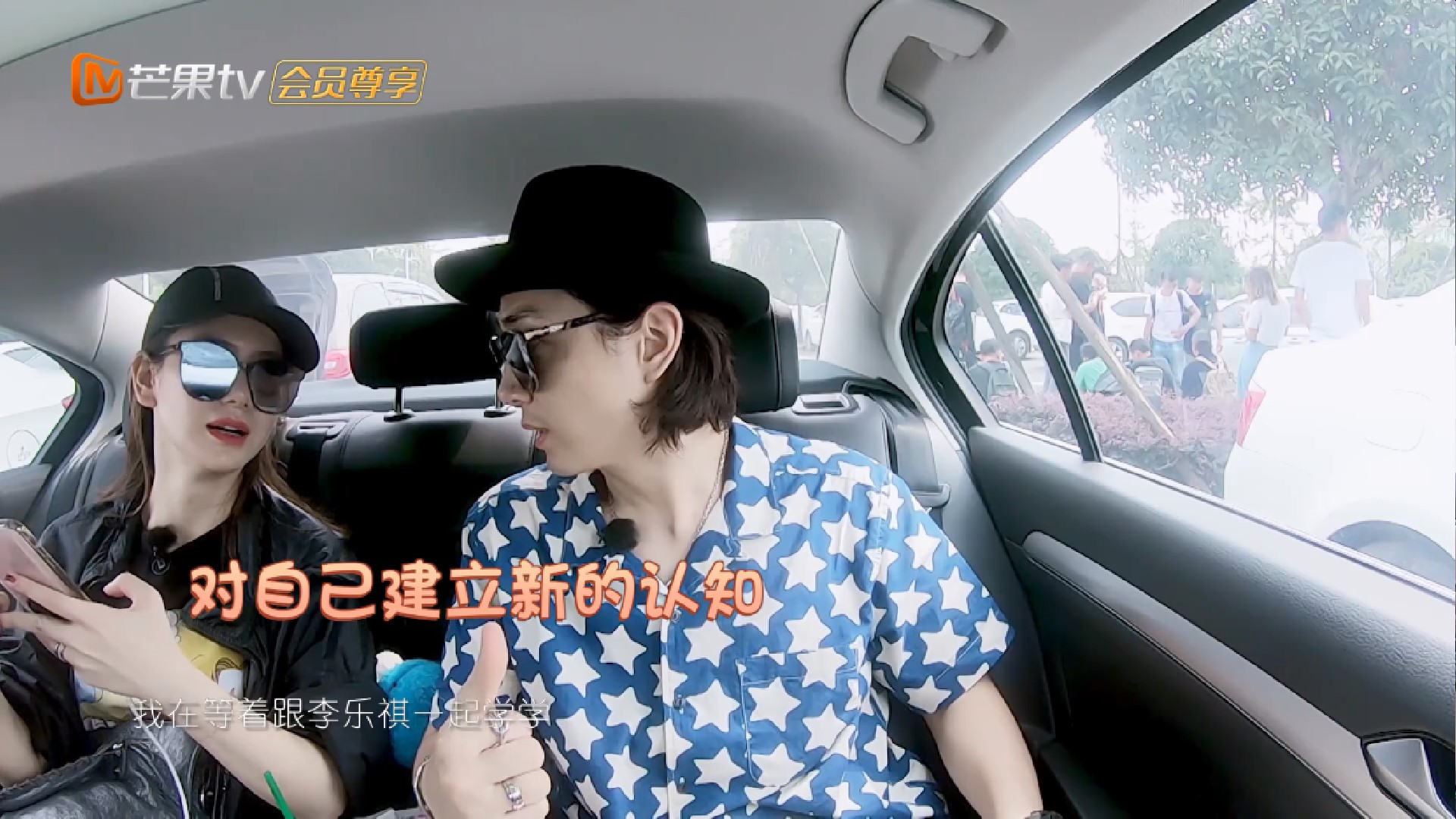 睡醒素颜脸又油又黄!戚薇生理期肚子疼,李承铉