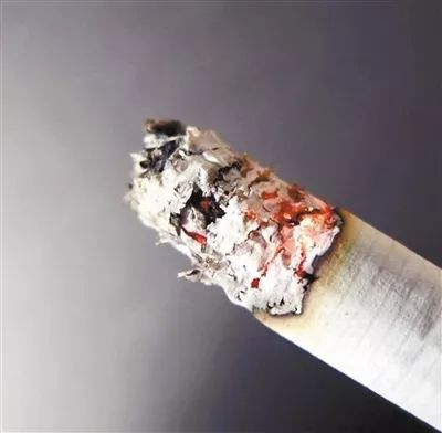 那如果用"灭烟香膏"灭烟,烟头会完全熄灭吗?我们做了测试.