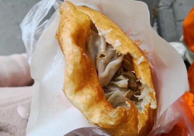 而是油饼包烧卖