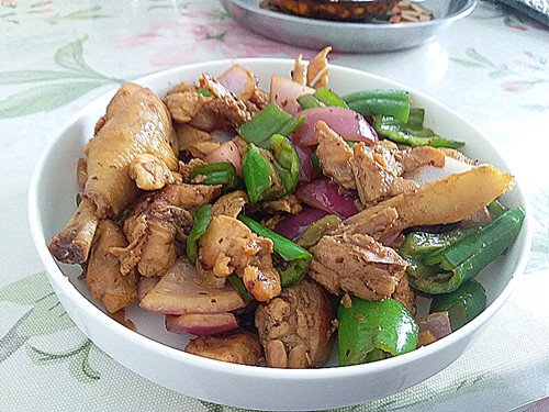 炒鸡肉时，到底要不要焯水？很多人都做错了，难怪鸡肉不鲜香！