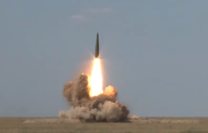 场面震撼！俄罗斯试射伊斯坎德尔导弹成功击中目标