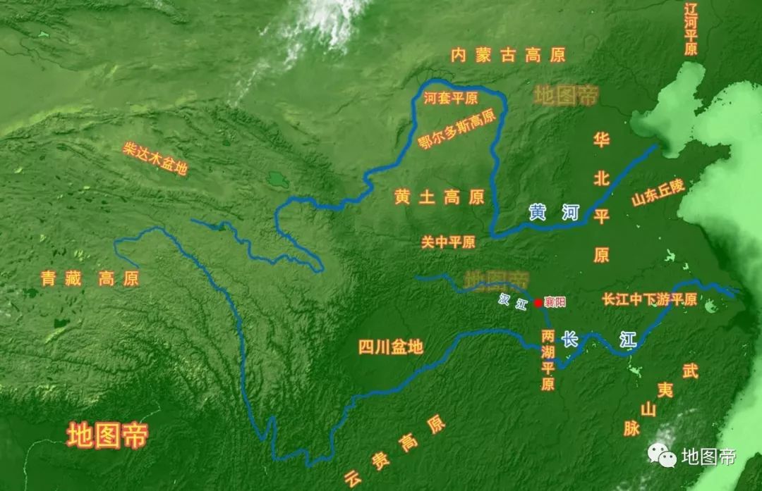 地势低平(包括一些山脉和丘陵),西部地势较高(包括一些盆地和谷地)