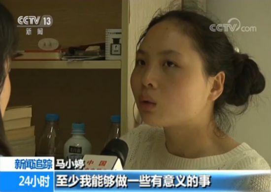 十二年磨一剑！她靠妈妈背着求学开启大学新生活