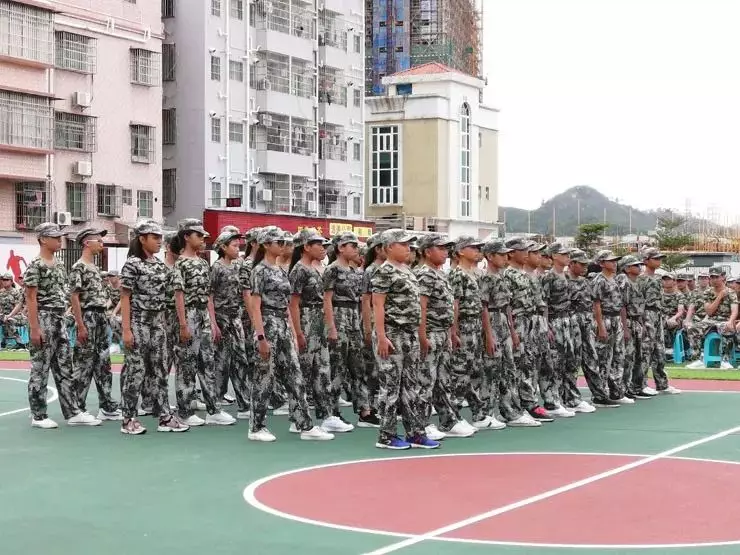 学军人风采 强自身素质 ---记珠海东方外语实验学校2019级新生军训