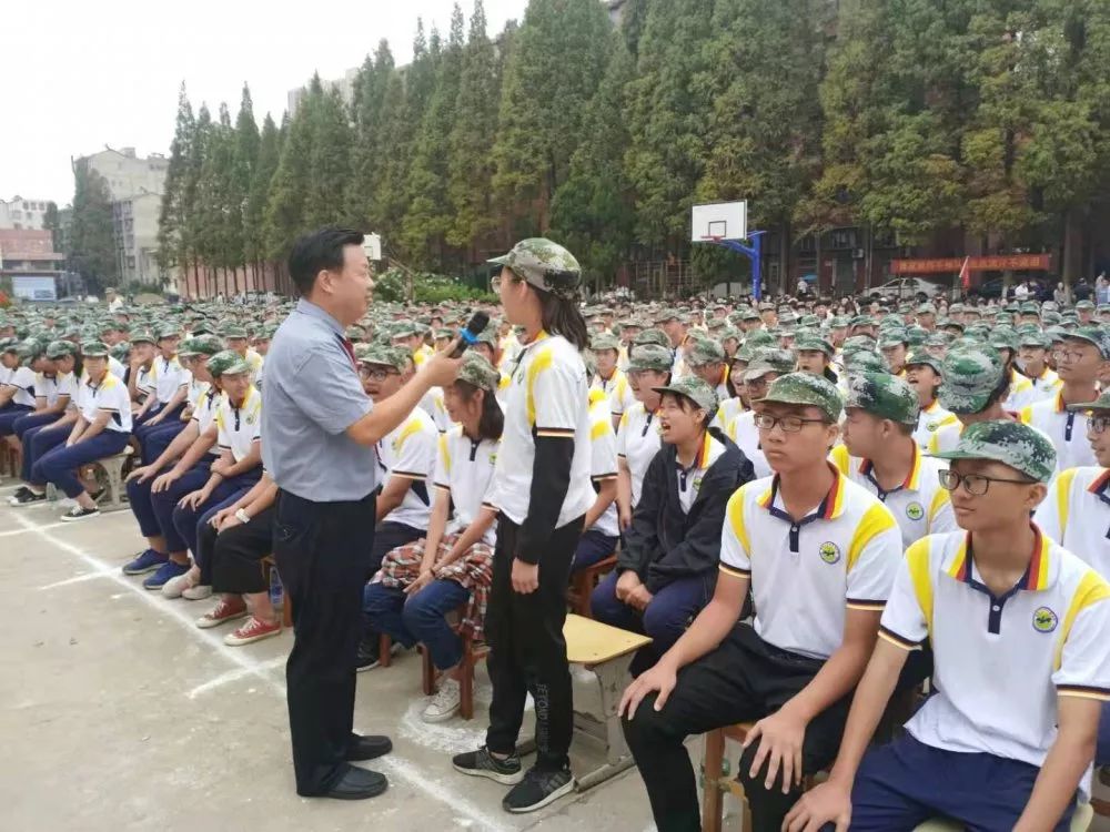 良好习惯成就美好人生仙桃市田家炳实验高中扣好人生第一粒扣子专家