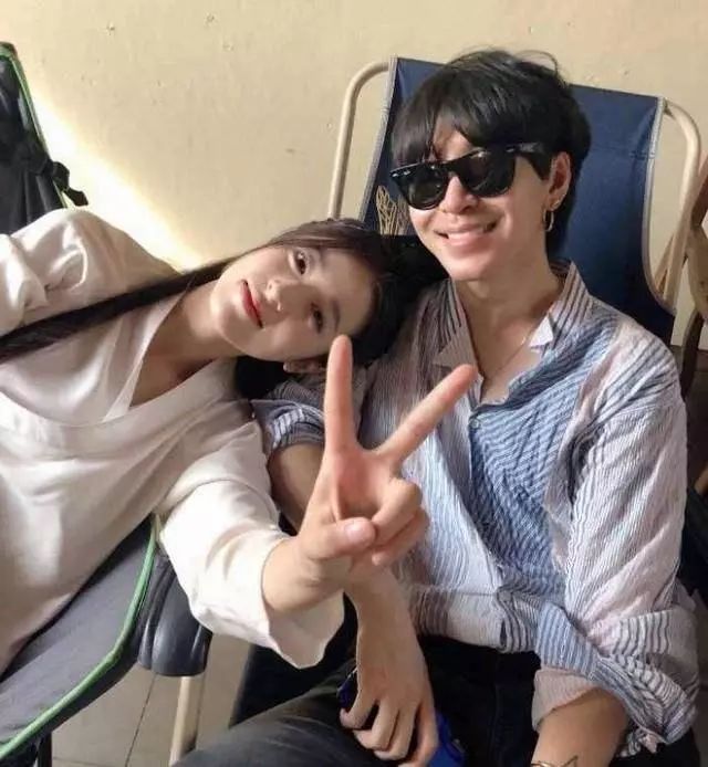 唯一被肖战搂着拍照,还经常被肖战评论的这位女星周雨彤可以说更少见